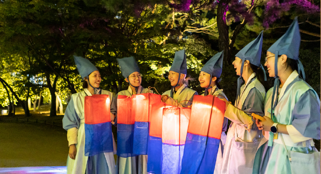 서울 궁중문화축전 2025 경복궁 연향과 야경 공연 모습. 전통체험