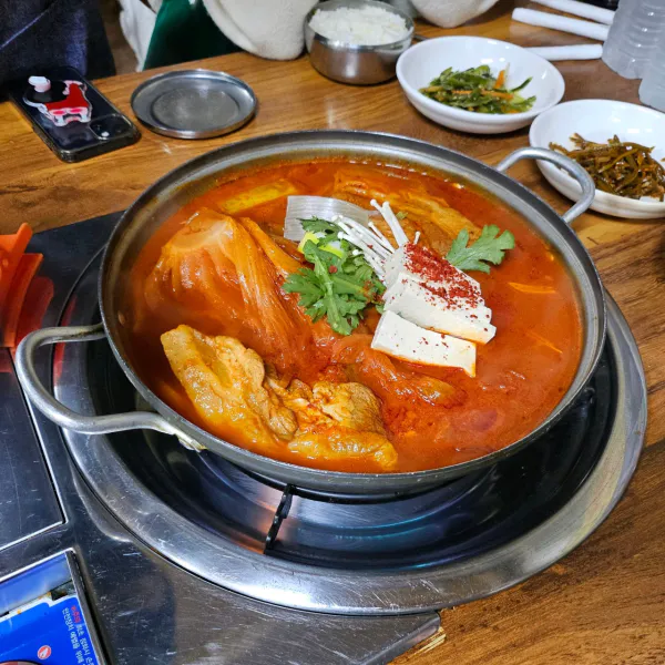 생생정보 기다려야 제맛 통고기 김치찌개