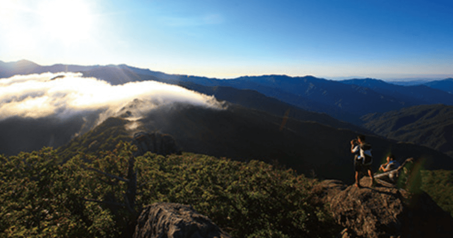 지리산 종주, 봄에 가면 아름다운 모습을 볼 수 있다.