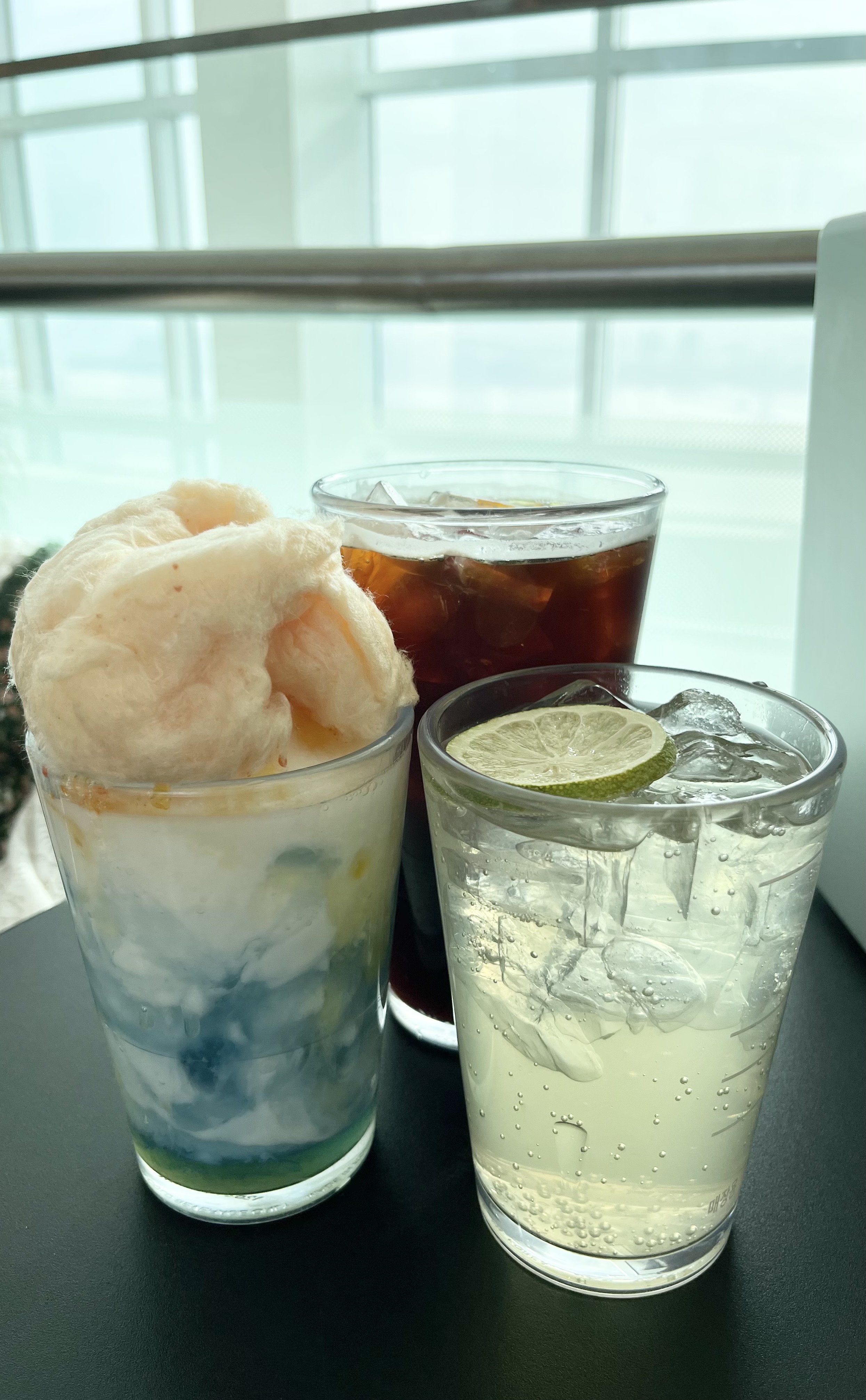 스타벅스 해운대 엑스더스카이점: 아메리카노, 쿨라임 피즈, 코튼스카이 YB