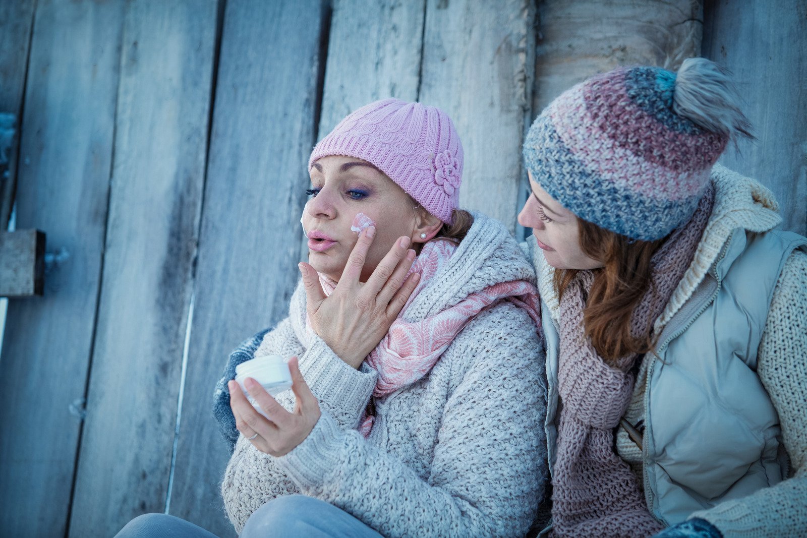 겨울철 피부 관리 &ndash; 피부 장벽 보호 &amp; 고보습 루틴
