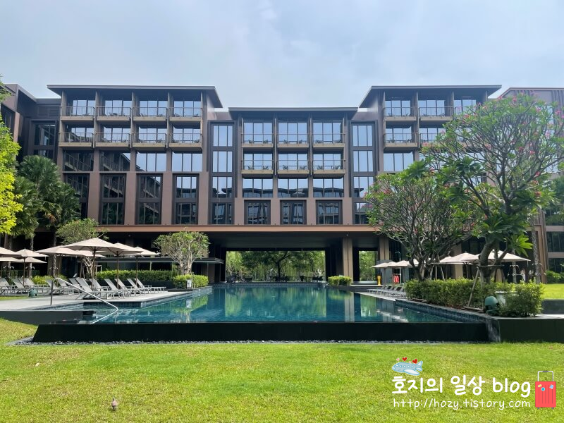 방콕 코트야드 메리어트 에어포트 수영장