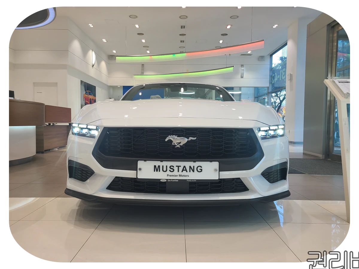 신형 머스탱 전면부