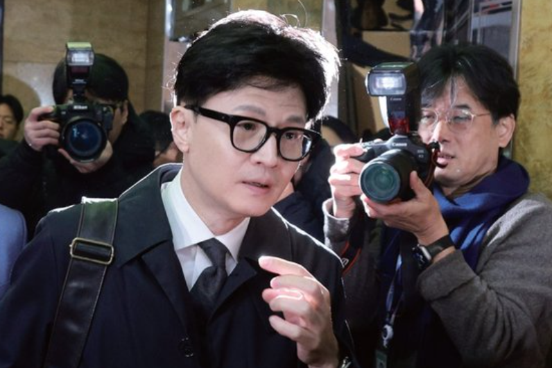 한동훈위원장은 이재명대표의 0점 발언에 이번 총선에서의 최악장면이라고 말했다
