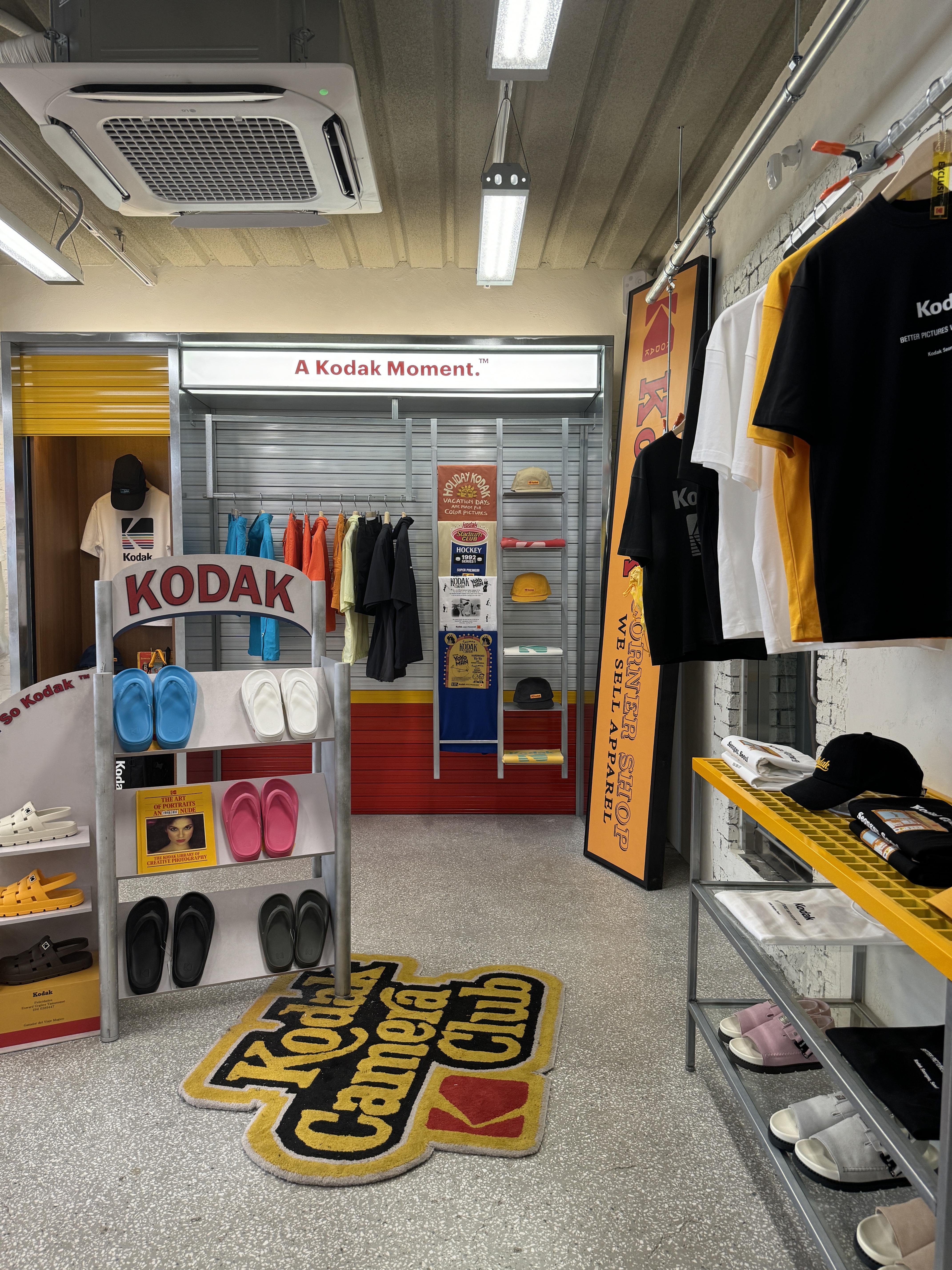 성수-코닥코너샵-2층-입구