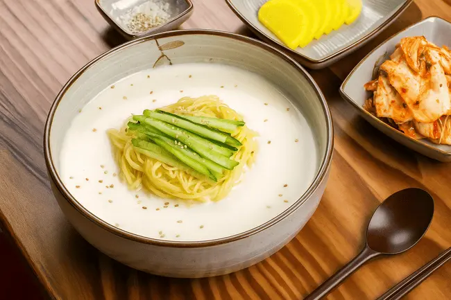 여름철 보양 음식 콩국수