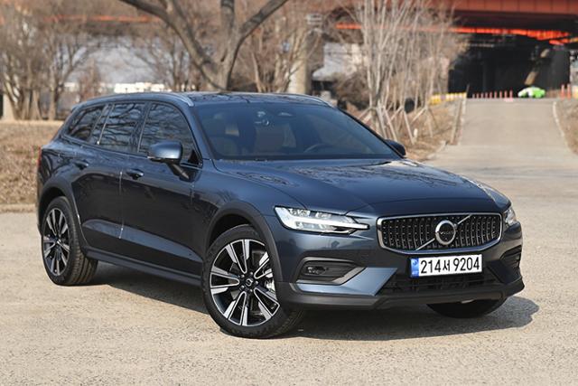 볼보 V60 크로스컨트리 얼티메이트