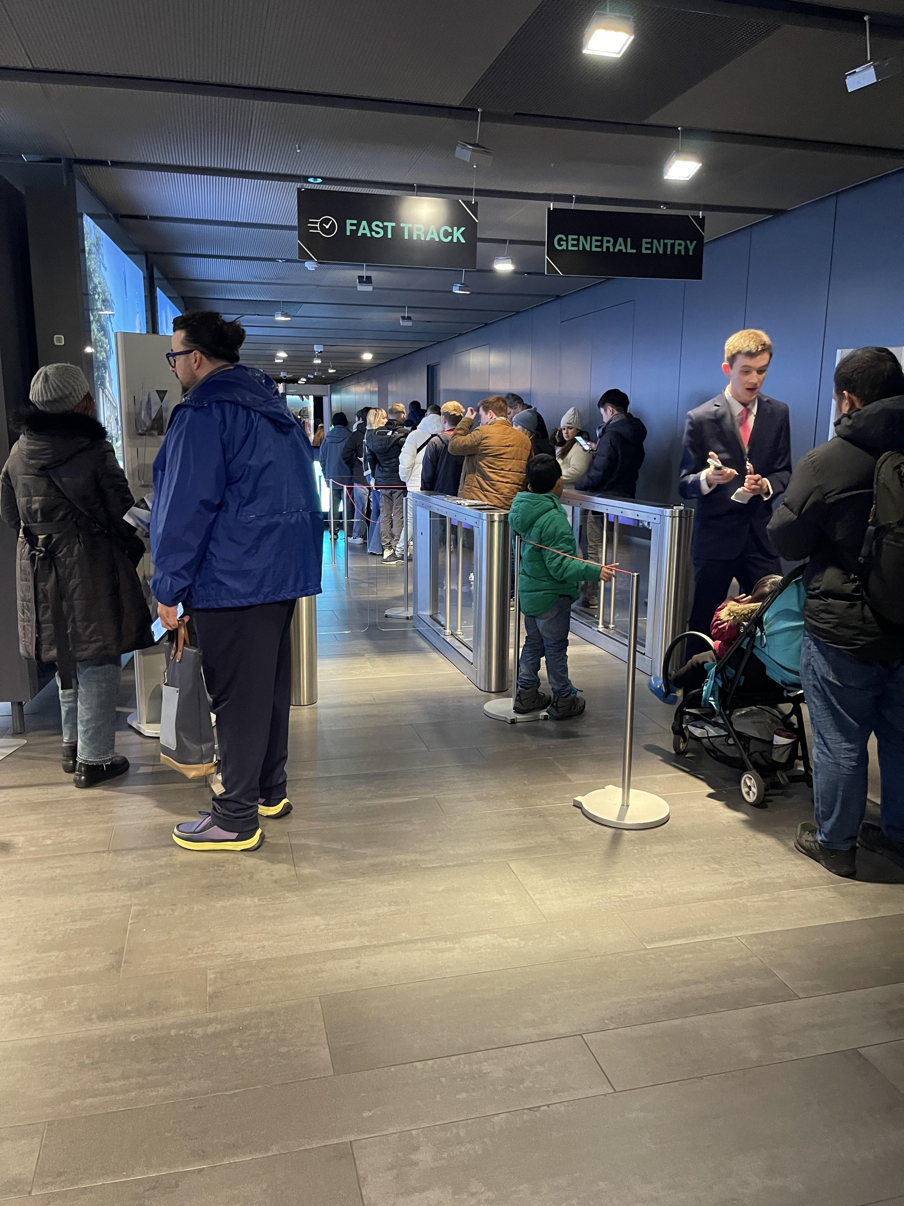 The View From The Shard 입장 줄