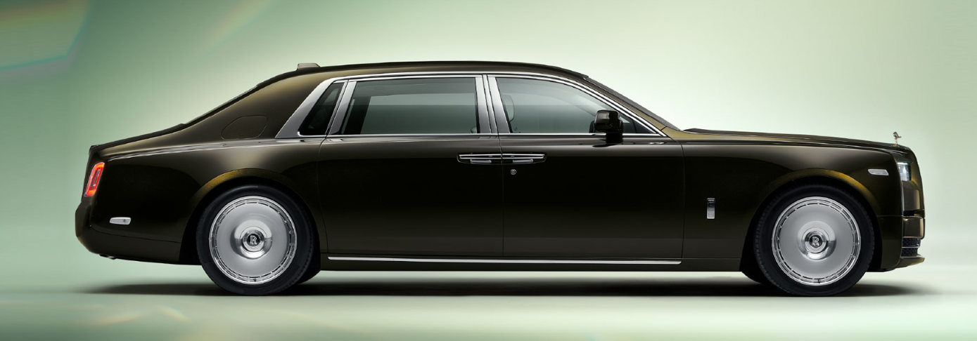 롤스로이스 팬텀 EWB, 최고의 럭셔리와 성능을 경험하라 후석 승객을 위한 다양한 편의 시설