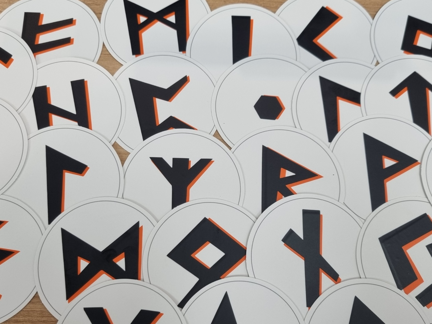 동그란 카드에 룬 기호 / by Sa-ha