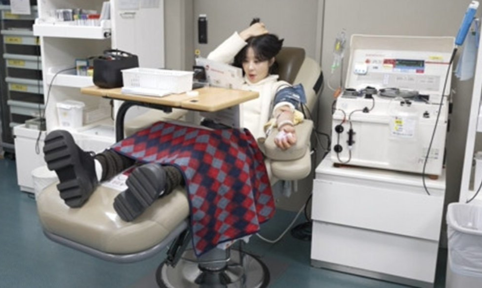 헌혈중인 최강희