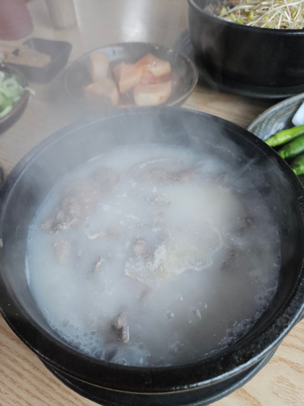 곰탕집 김나는 뚝배기