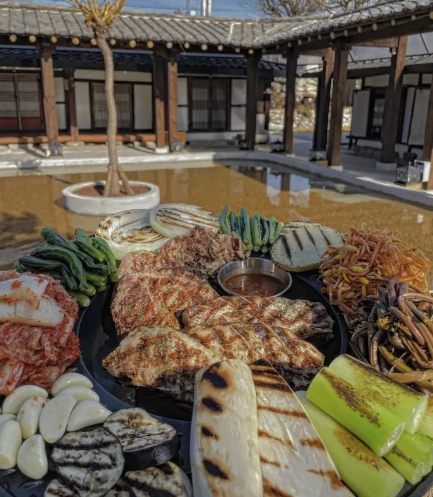 생방송-투데이-리얼-맛집-100-년-한옥-흑돼지-맛집-안내
