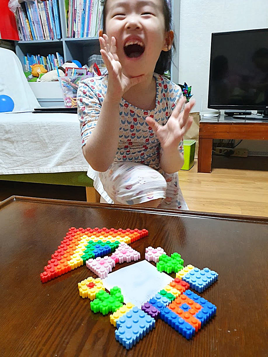 게임 즐거워하는 우리 아이