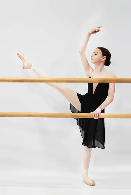 성인 발레 입문자를 위한 기초 동작: 탄듀(Tendu)와 데미 포인(Demi Pointe), 데가제(Dégagé) 완벽 가이드
