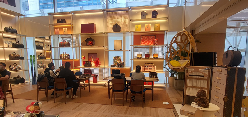 루이비통과 쿠사마야요이의 작품 콜라보