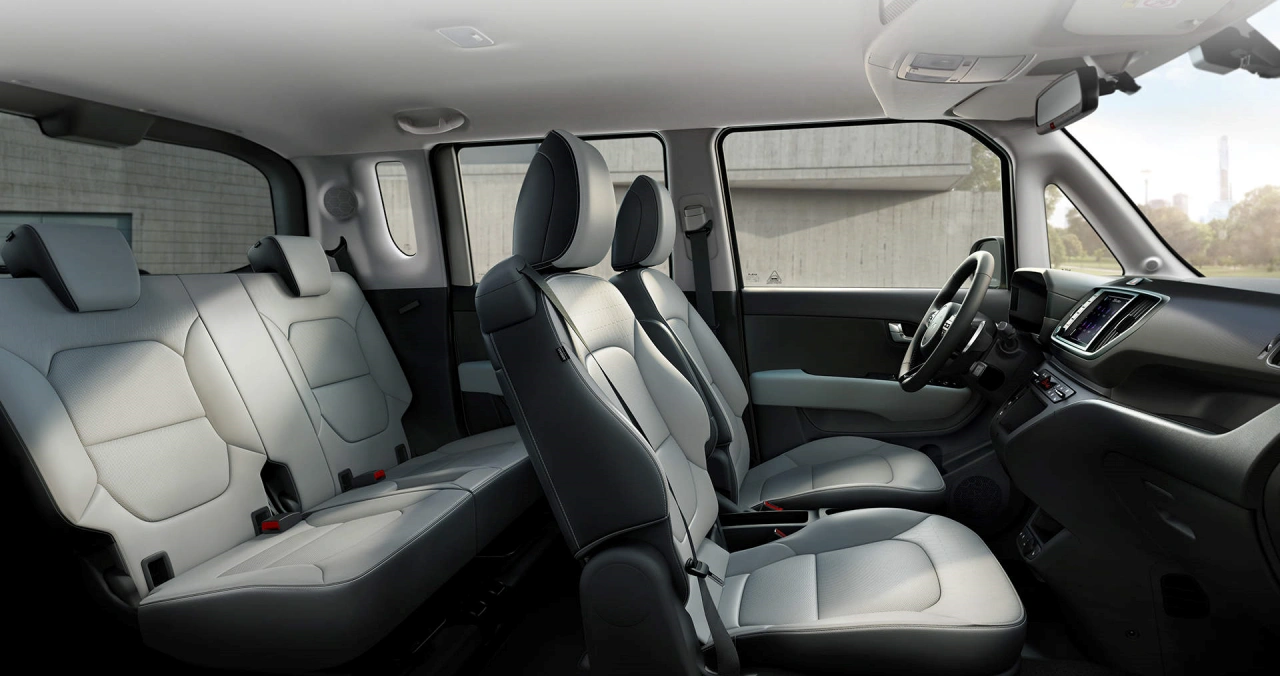 기아 레이 EV 실내 1열 2열 이미지