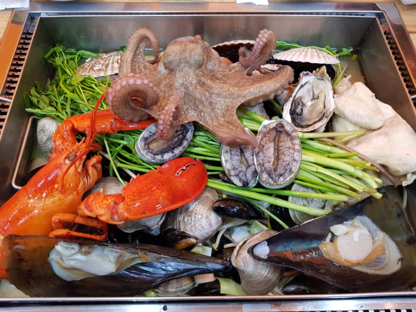 대결 맛 대 맛 철판해물전골 vs 황제물회