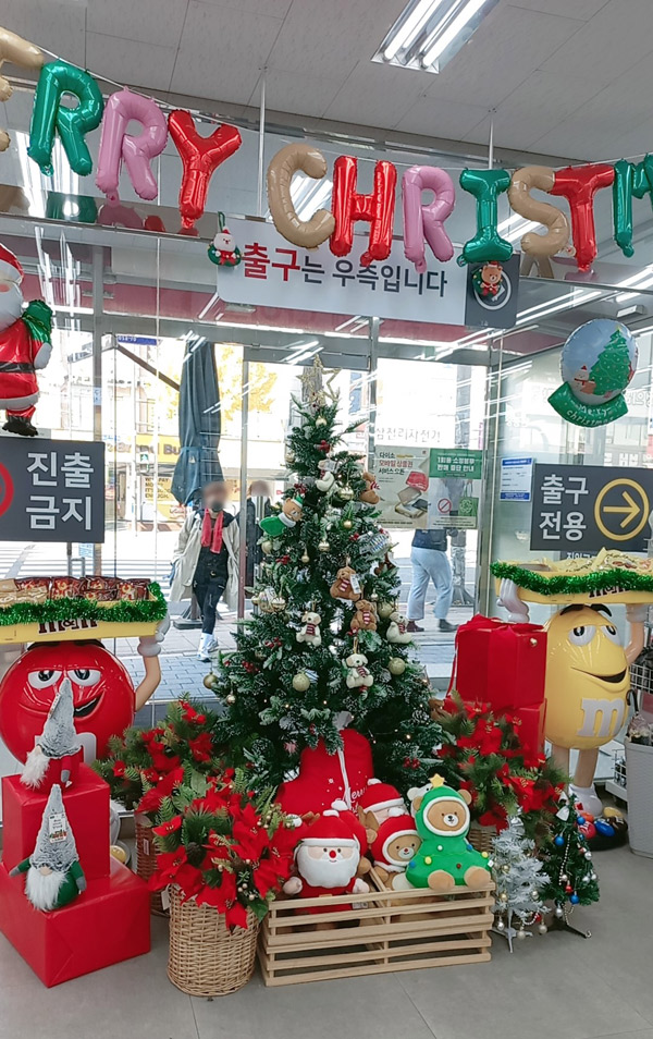 다이소 크리스마스 전시