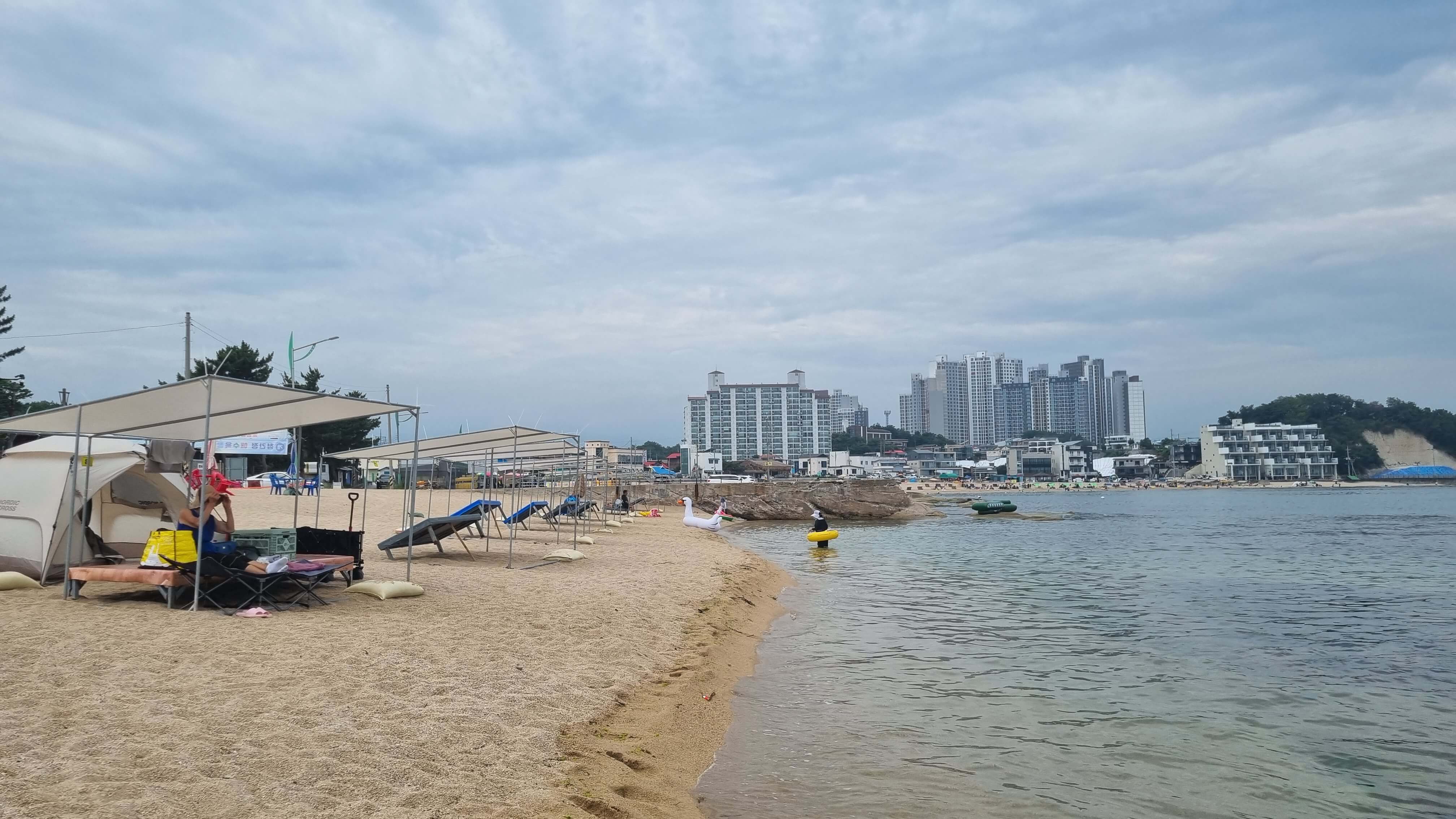 청간정 해수욕장 모습-사진