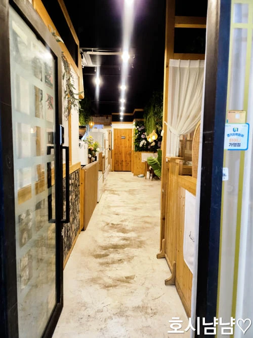 하남 모모케이크 매장 입구 내부 전경