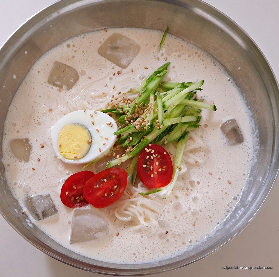 두부로 만드는 간단한 콩국수 완성