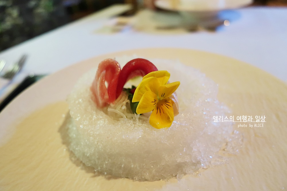 제주 전통 5성급 호텔 씨에스 다이닝 레스토랑 크리스마스 특별한 코스메뉴