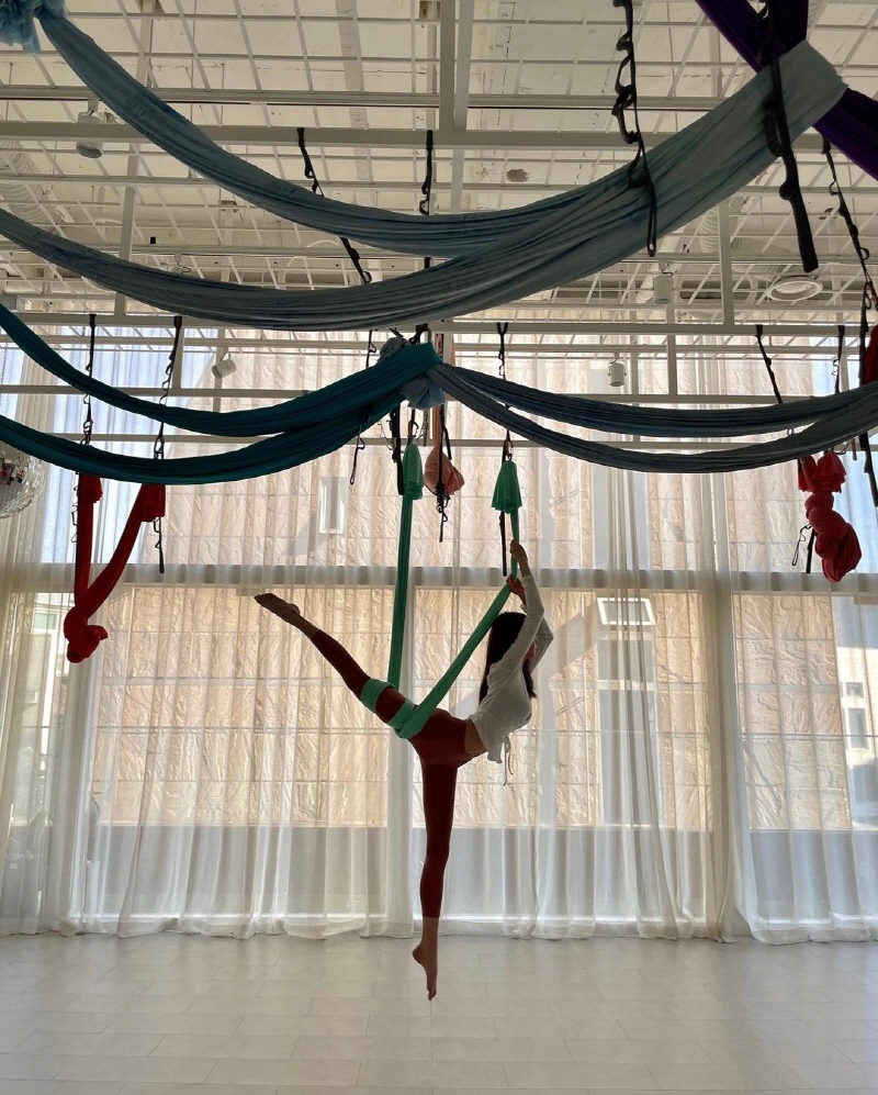 장원영 플라잉 요가 모습