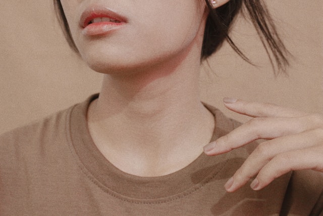 목 근육 풀어주는 스트레칭 운동 방법