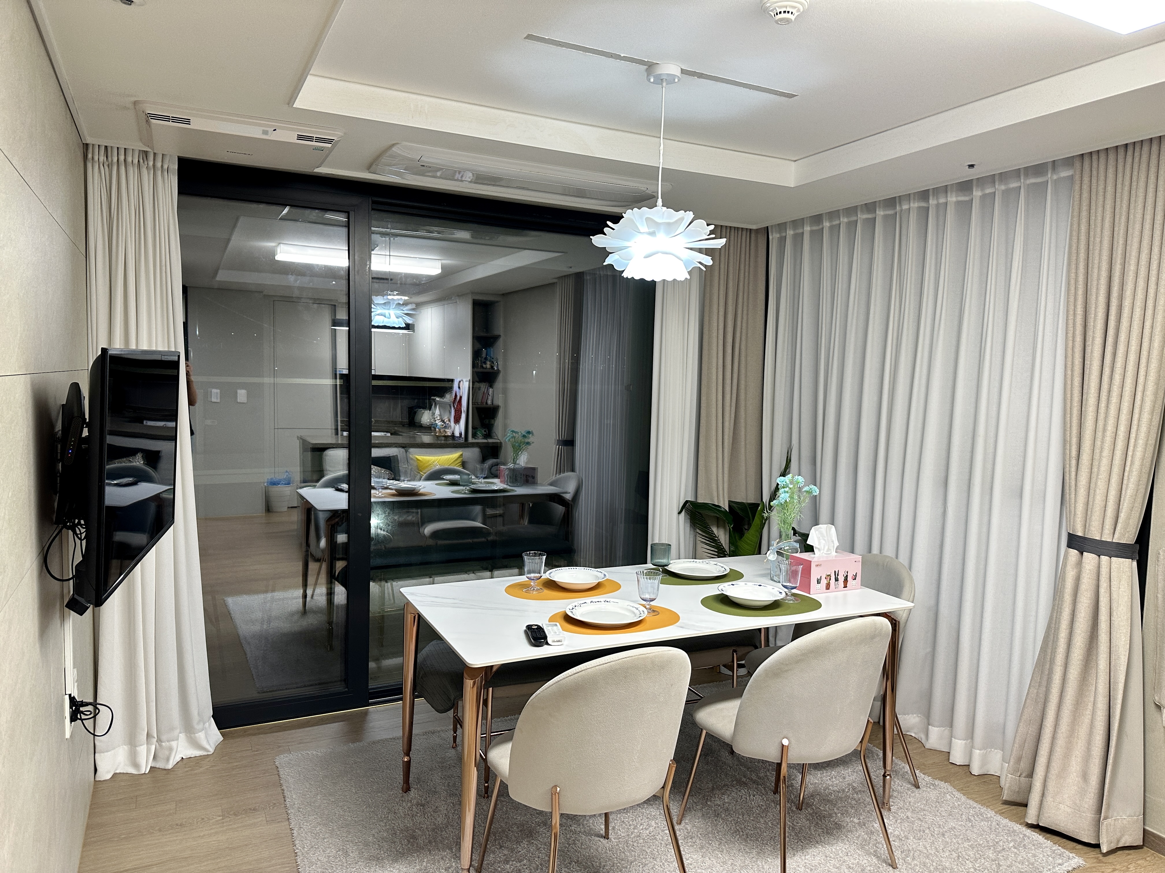 광안리 에어비앤비 식탁