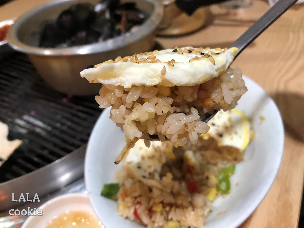 대구-달서구-상인동-조개구이-맛집-아싸가리비-새우볶음밥-숟가락으로-뜬-모습