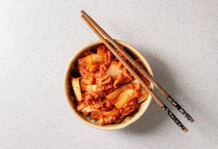 발효 과정을 거친 영양가 있는 음식 김치