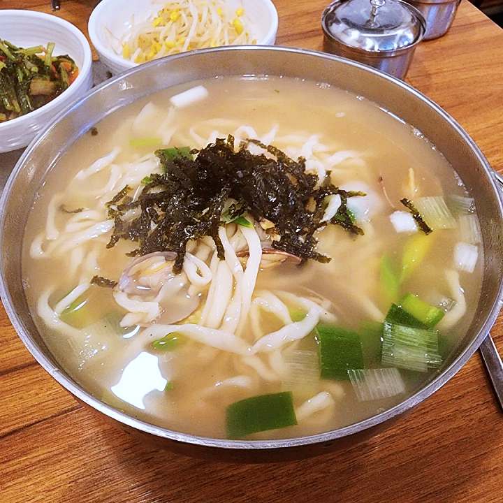 25년 정성 한 그릇 손칼국수 만두칼국수 수원 수원역 맛집 추천 생방송투데이 맛의 승부사