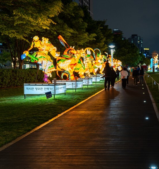 2025년 부산연등회 축제 : 불빛으로 물든 부산의 봄밤