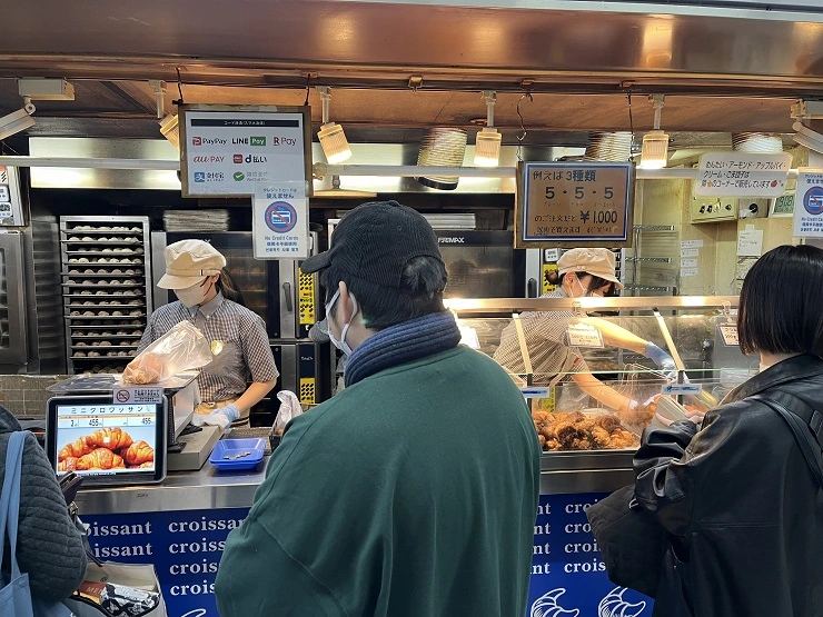 플레인, 초코, 고구마 맛 크로와상 담당 우측 코너