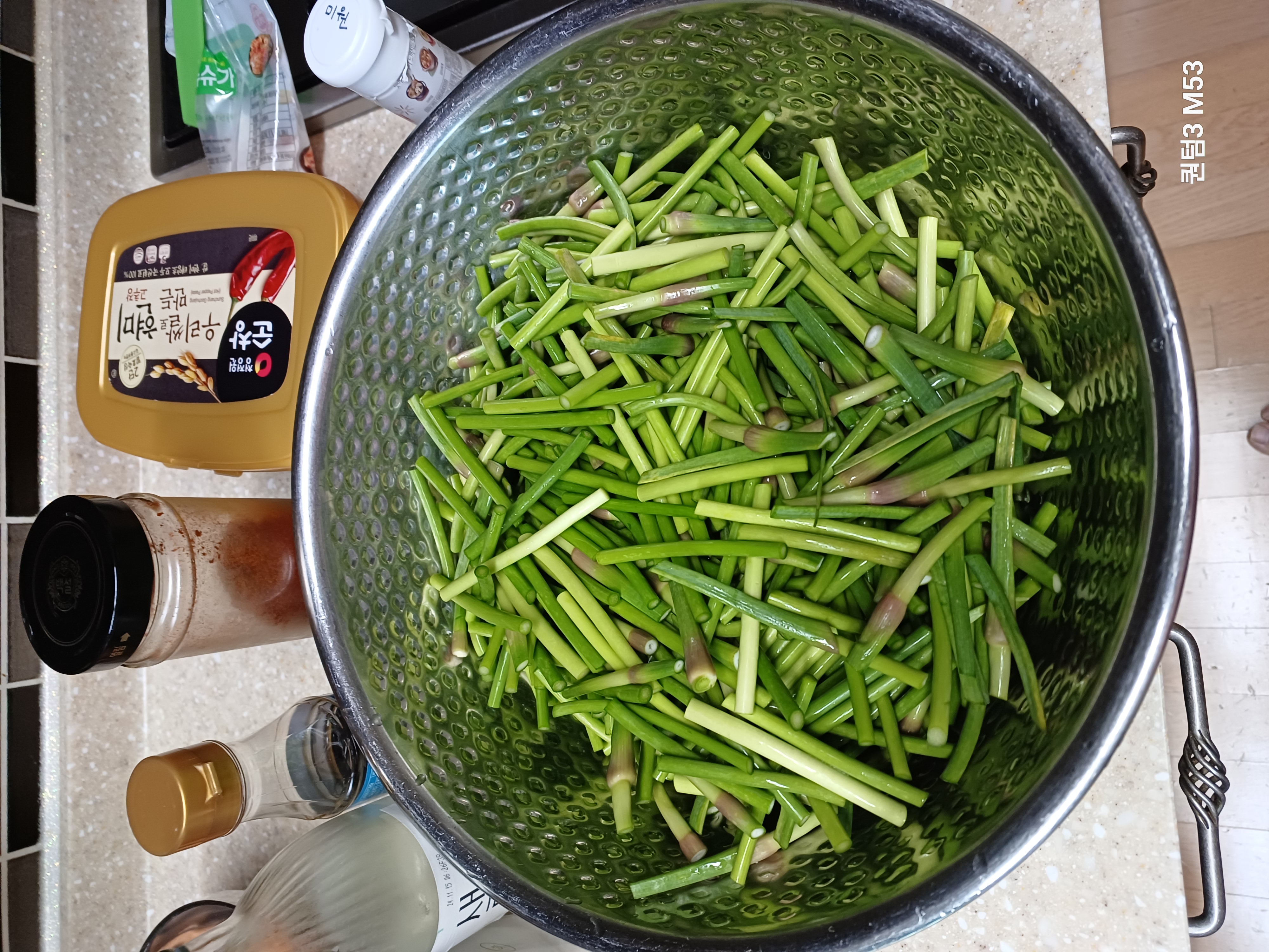 예쁘게 자른 마늘쫑