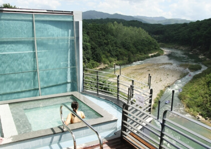 철원 한탄리버스타 호텔 테라스 풍경