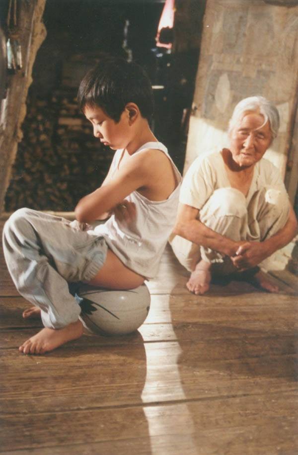 할머니가 생각나는 영화 '집으로'