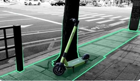 지쿠터 나무옆주차