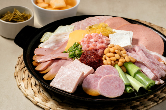 느루집 삼겹부대찌개 닭갈비 치즈폭포 뼈닭갈비 부대찌개