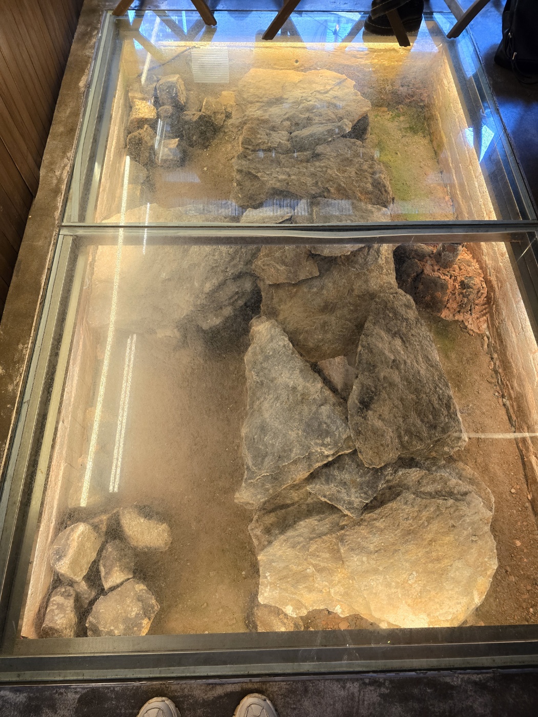 옛날 구들장이 보존되어있어요