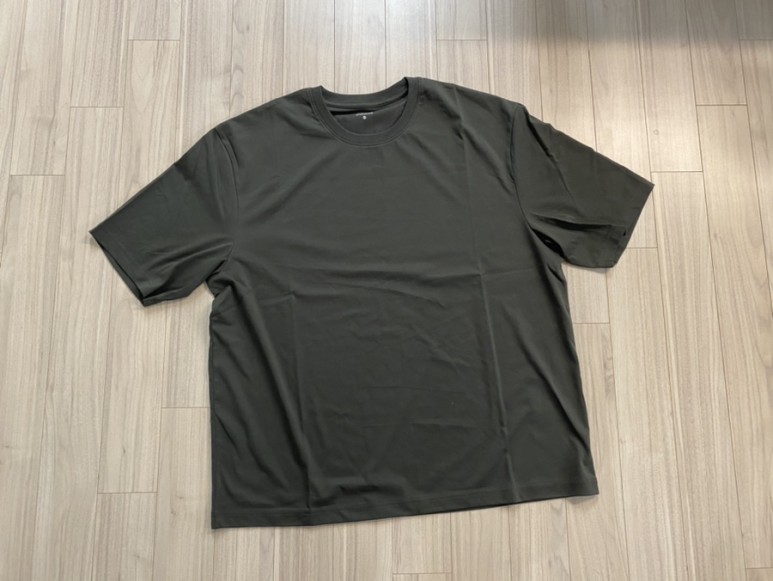 무신사 무신사스탠다드 [쿨탠다드] 릴렉스 핏 크루 넥 반팔 티셔츠 [카키]COOLTANDARD RELAX FIT CREW NECK T-SHIRT [KHAKI]