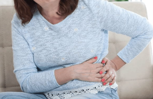 왼쪽 갈비 아래가 아플 때의 증상으로 생각되는 병