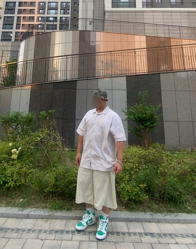 데일리룩('26. 7. 31.)엑스트라오디너리 카모 버킷햇 벙거지, 반스 케슬러 체커보드 우븐 반소매셔츠, 무신사스탠다드 버뮤다 데님팬츠, 나이키양말, 나이키 덩크하이 스타디움그린