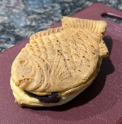 팥앙금이 삐져나와 있습니다