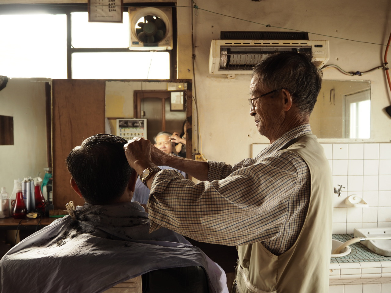 이발하는 모습