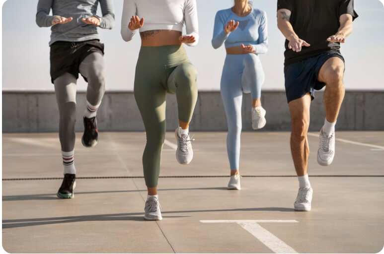 체력 증진을 위해 건강한 모습으로 운동하는 모습