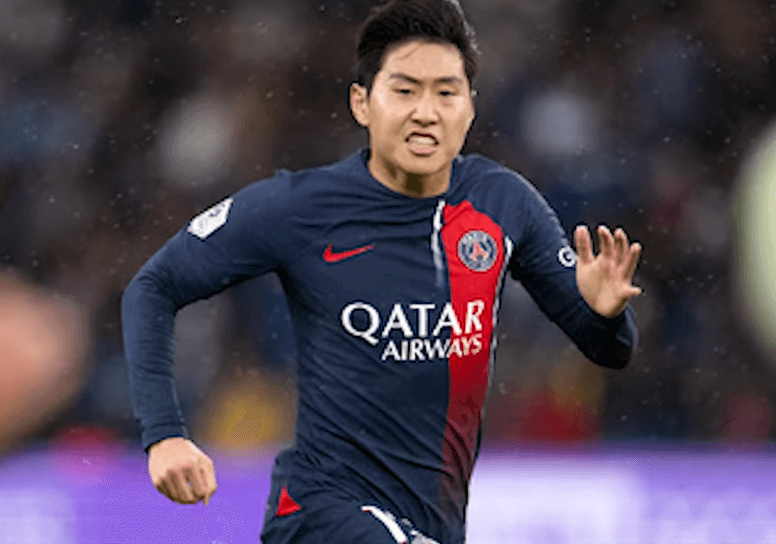 경기중 집중하고 있는 이강인 이미지