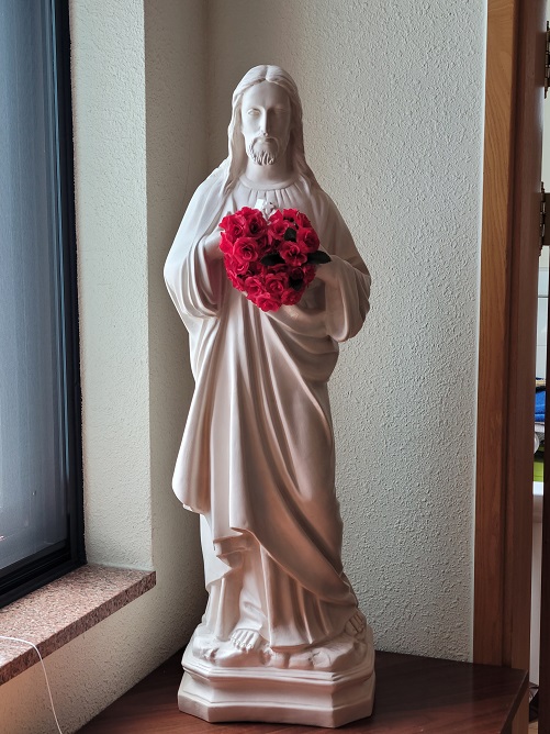 사진은 청주 복대동성당 안에 있는 예수성심상입니다.