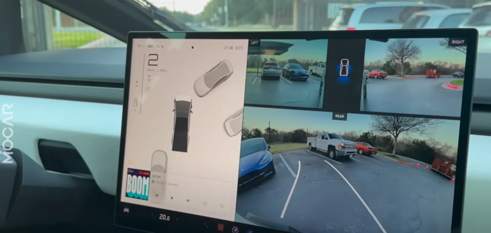 테슬라-사이버트럭-주차